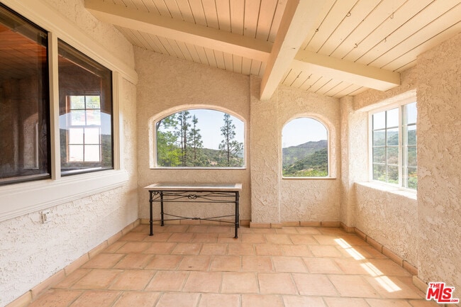 Building Photo - 13033 Sky Valley Rd