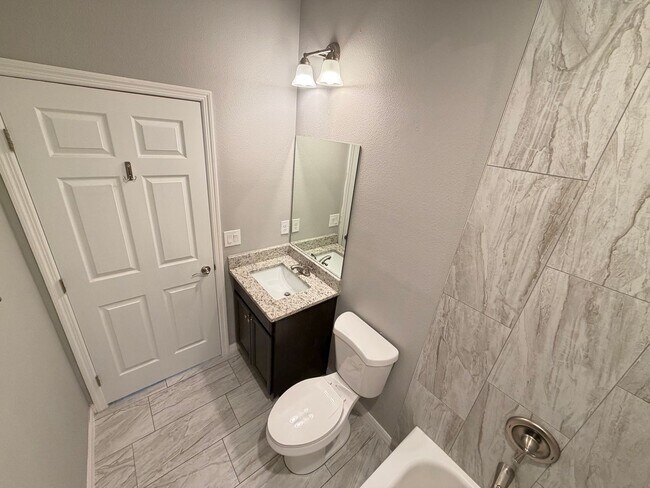 Building Photo - Adorable 3 Bedroom / 2 Bathroom Home in Palm Bay!!