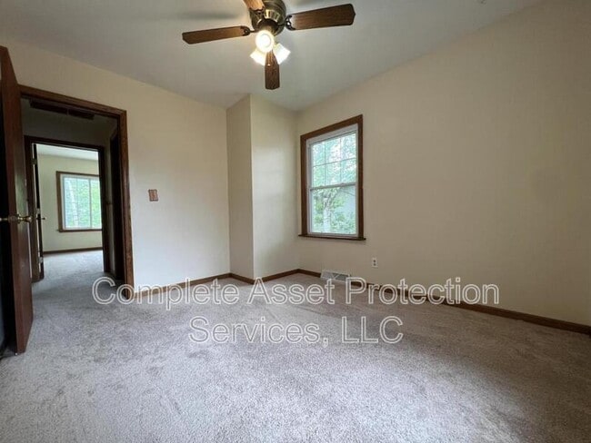 Building Photo - 825 E Cleveland Ave