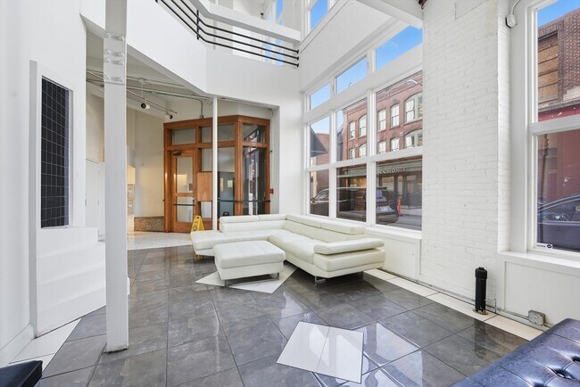 Building Photo - 15 E Park St