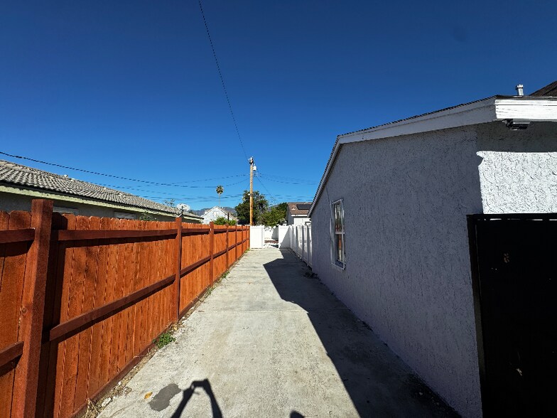 Building Photo - 1764 W 28th St