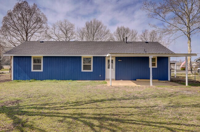 Building Photo - 1906 N Chambers Ter