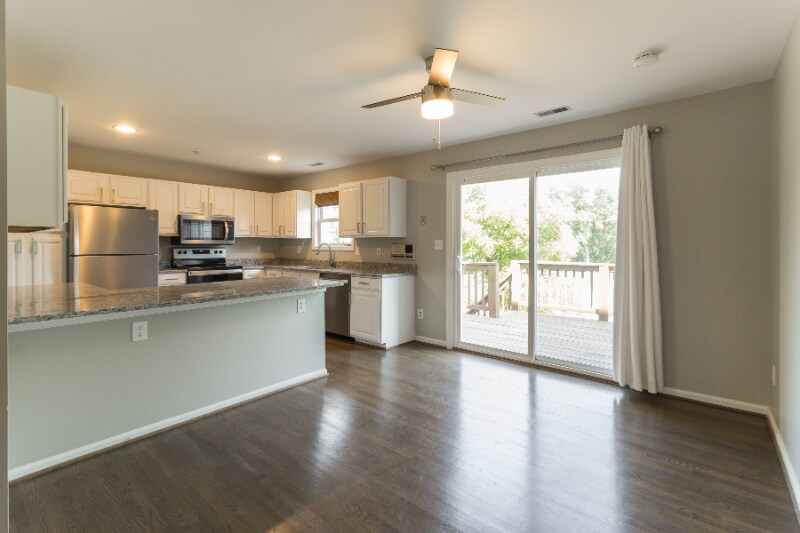 Building Photo - 733 Mashie Ct