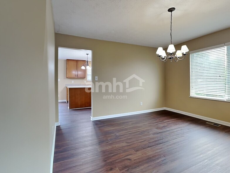 Building Photo - 150 Brittony Woods Dr