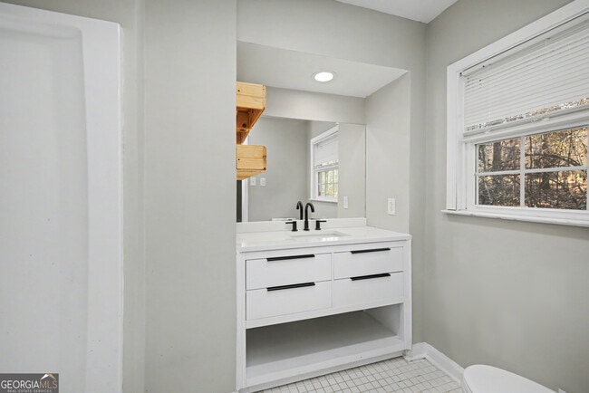 Building Photo - 140 Maple Pl