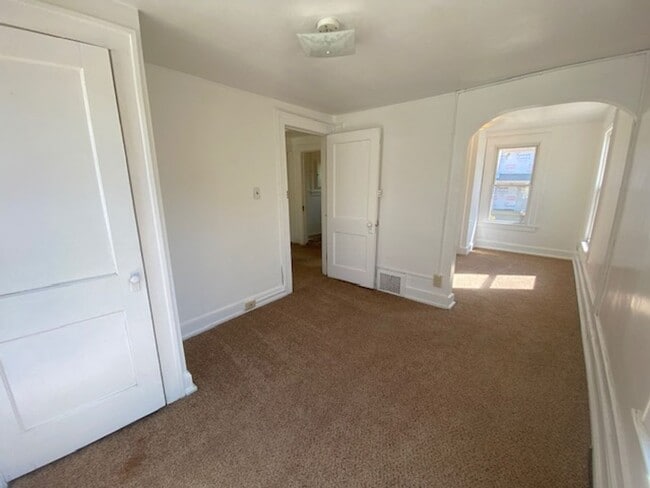 Building Photo - Welcoming 5BR/3BA with Dining Room & Laundry—Minutes to UA and Downtown