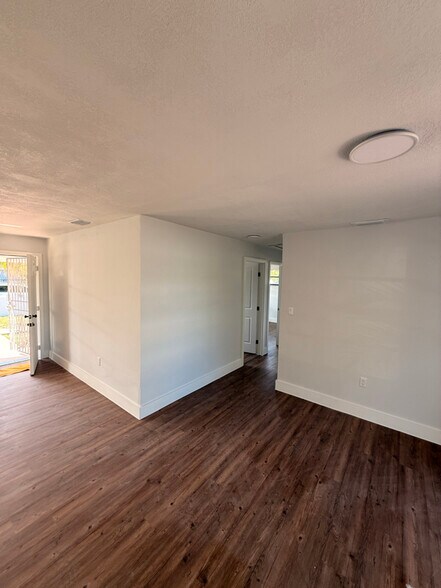 Building Photo - 17855 SW 105th Ave