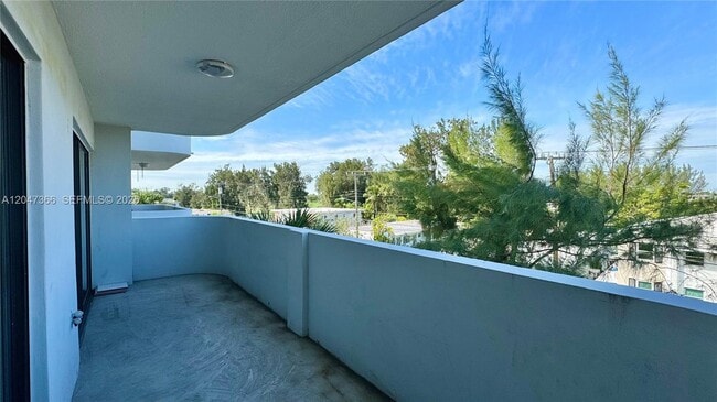 Building Photo - 130 S Shore Dr