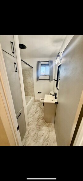 Building Photo - 1611 Vilardo Ln