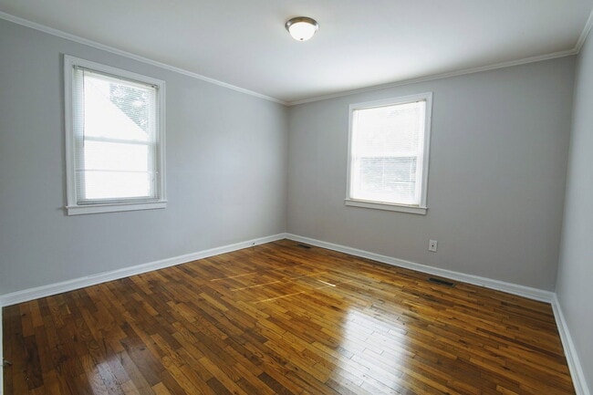 Building Photo - 3907 Peyton Ave