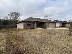 Building Photo - 50 Buena Vis Dr