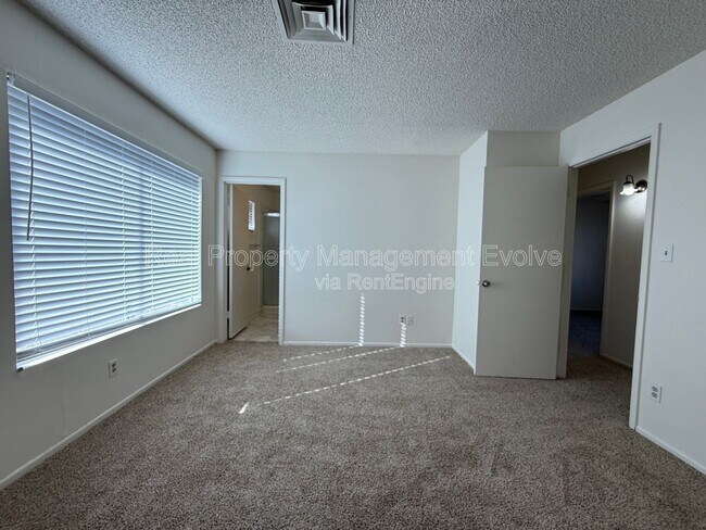 Building Photo - 6437 W Sierra St