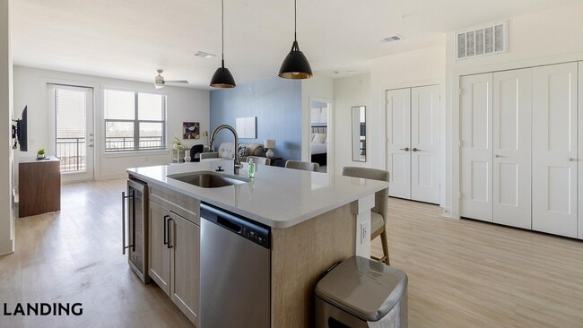 Building Photo - 108 N US Hwy 377