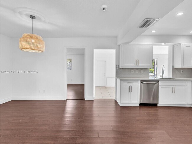 Building Photo - Southwest 42nd Terrace, Fort Lauderdale, FL 33314 - 3 BR 2 BA single-family home