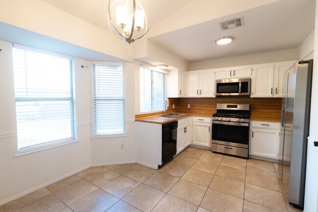 Building Photo - 1606 Gatlinburg Dr