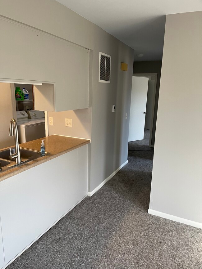 Building Photo - 4465 W Milham Ave