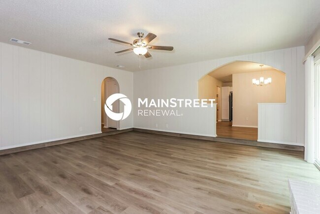 Building Photo - 3 Bedroom Pet-Friendly Home in Irving, TX with Main Street Renewal