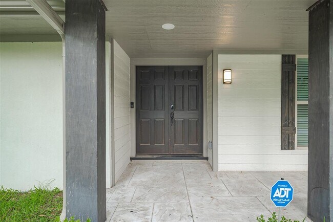 Building Photo - 2402 Chimney Rock Rd