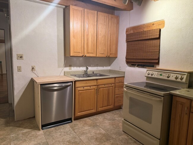 Building Photo - 4210 Ravine Rd