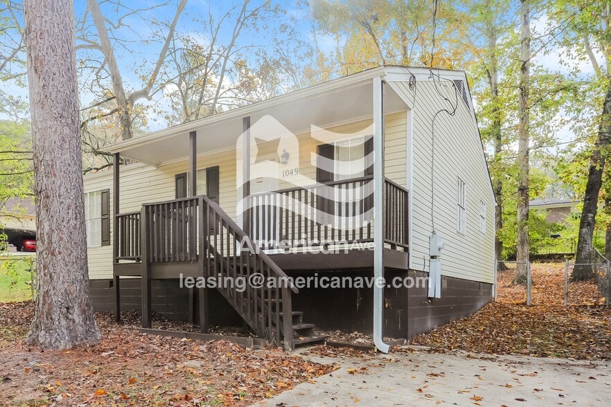 Building Photo - 1049 Northwood Dr