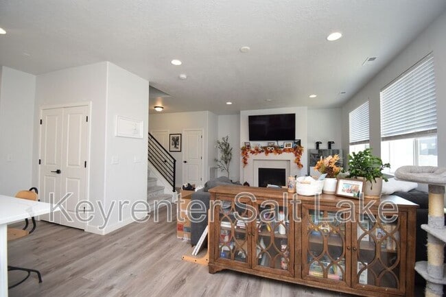 Building Photo - 2964 S 2500 W St