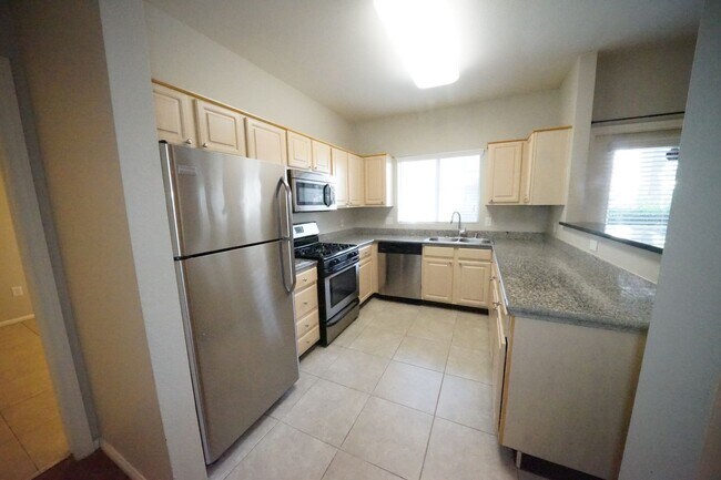 Building Photo - SHOWINGS AVAILABLE NOW