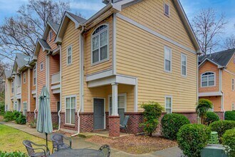 Building Photo - Live off Central Ave. in END UNIT 2 bed/2....