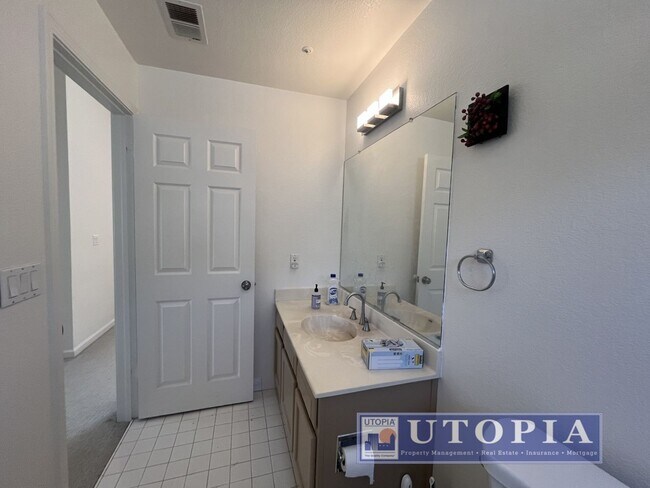 Building Photo - Quiet Beautiful 3 Bed, 2.5 Bath Property Near UCSC