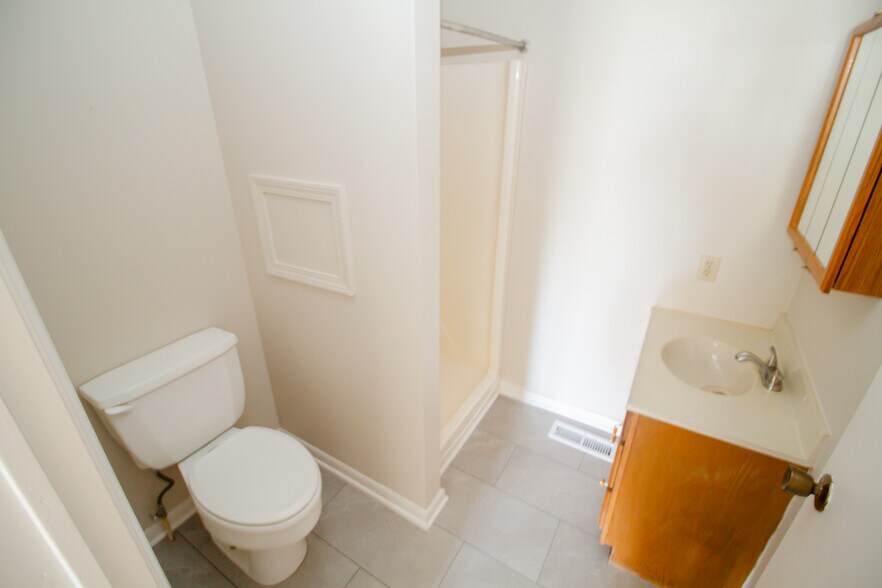 Building Photo - 29 Roseanna Dr