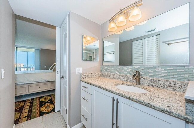 Building Photo - 6104 Palma Del Mar Blvd S