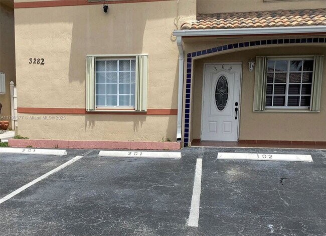 Primary Photo - 3282 W 70th St