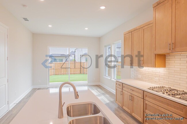 Building Photo - 2970 Eleanor Dr