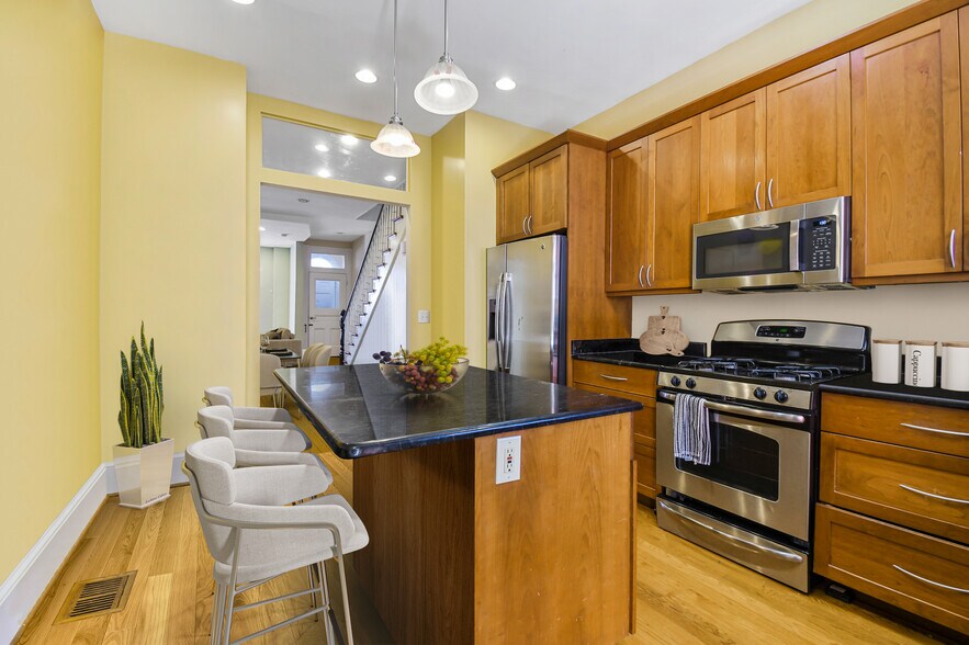 Building Photo - 1330 35th St NW