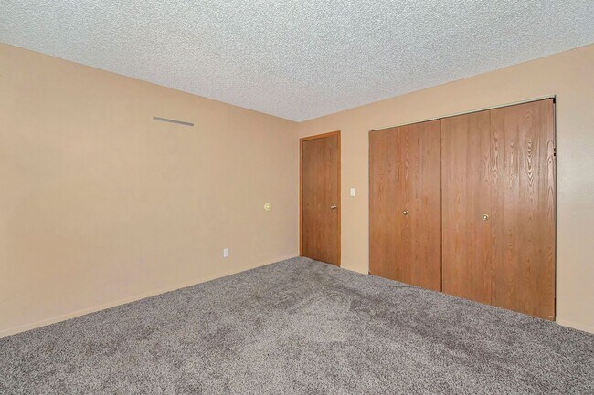 Building Photo - 6702 Dublin Loop W