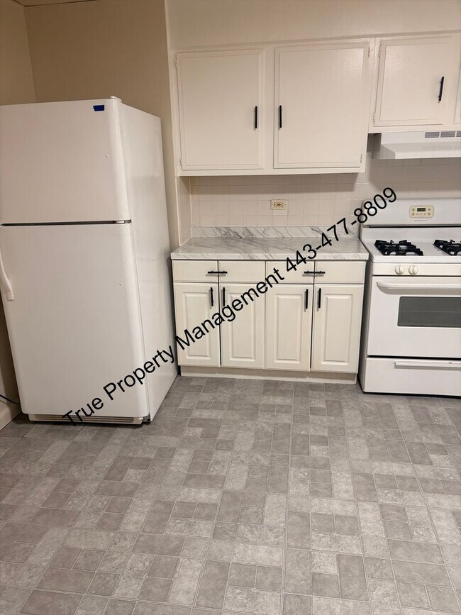 Building Photo - Spacious 3BR Home with Central A/C, 1.5 Baths & Unfinished Basement – Available Now!