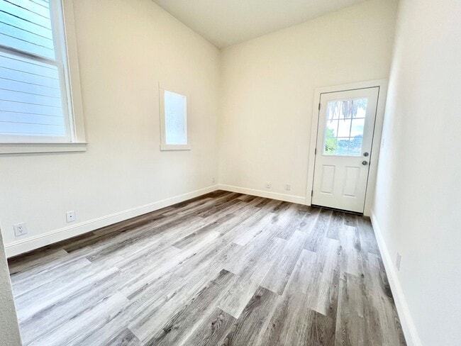 Building Photo - 963 Oak