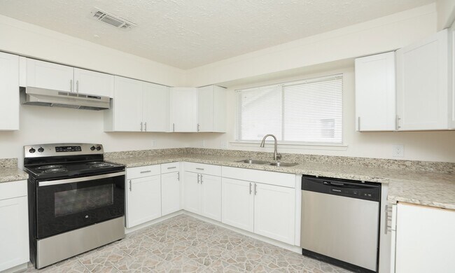 Building Photo - 17902 Autumn Trails Ln