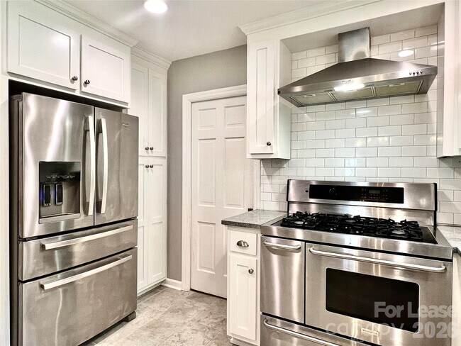 Building Photo - 6840 Newhall Rd