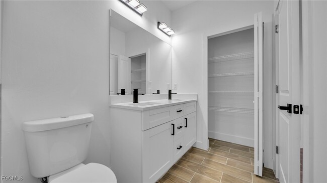 Building Photo - 704 Homer Ave S