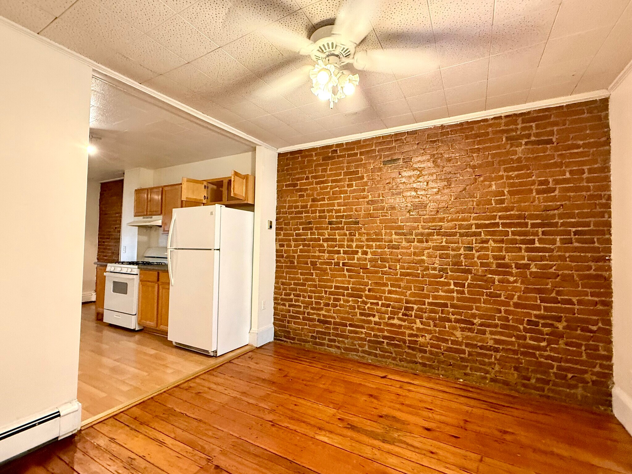 Building Photo - 18 Mead St