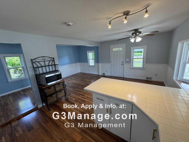 Building Photo - 407 N Reese St