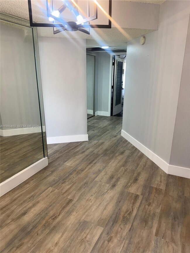 Building Photo - 9400 Lime Bay Blvd