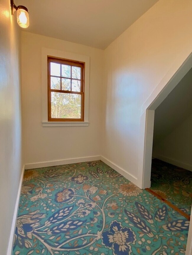 Building Photo - 412 W Ila St