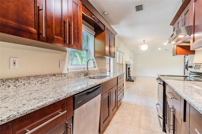 Building Photo - 303 Wildwood Way