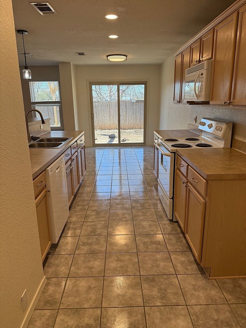 Building Photo - 1206 Pintail