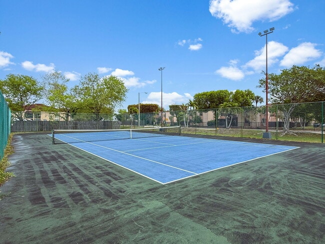 Building Photo - 510 W Park Dr