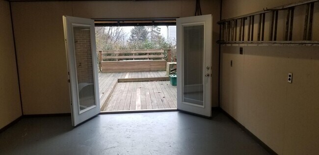 Building Photo - 3 bedroom house for rent in Blawnox