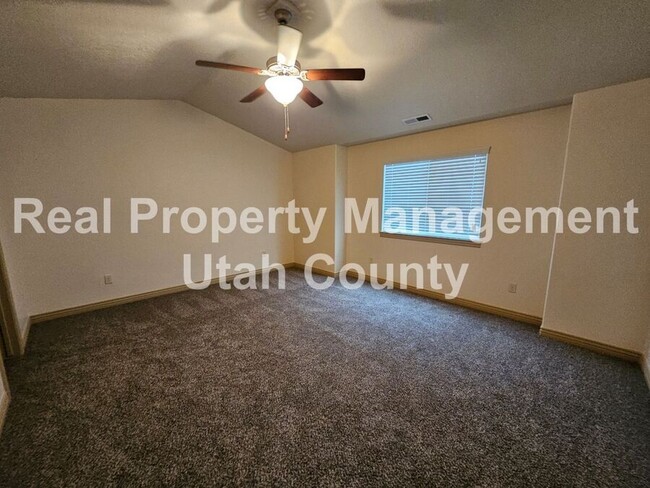 Building Photo - Orem Townhome Central to City Center