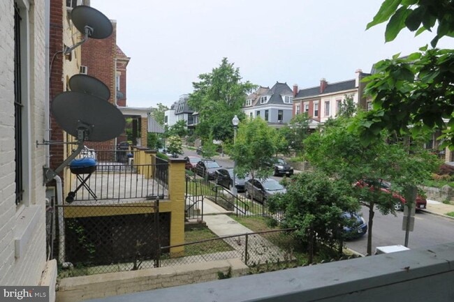Building Photo - 3545 10th St NW