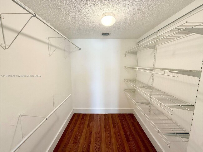 Building Photo - 9301 SW 92nd Ave